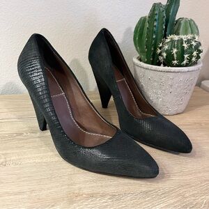 Bacio 61 Carino Black Textured Heels Size 8.5 Leather Upper Work Dress Shoe